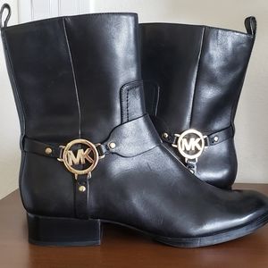 NWOT MICHAEL Michael Kors Short Boots Black Leather Size 9M